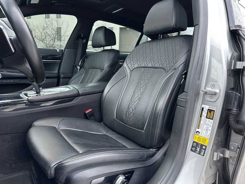 Used 2020 BMW 750i xDrive w/ M Sport Package image 21