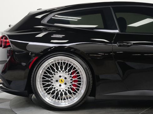 Used 2017 Ferrari GTC4Lusso image 37