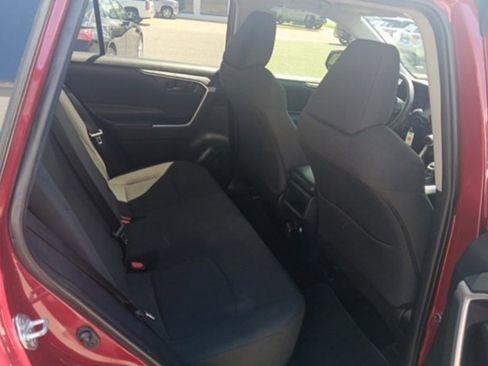 Used 2020 Toyota RAV4 LE image 14