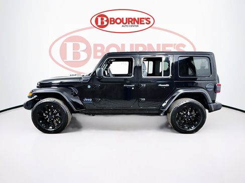 Used 2025 Jeep Wrangler Unlimited Sahara w/ Safety Group AWD/4WD image 6