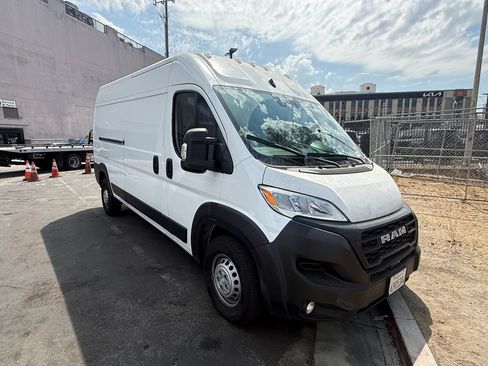 Used 2025 RAM ProMaster 2500 w/ Convenience Group FWD image 3