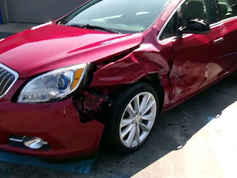 Used 2013 Buick Verano FWD image 1