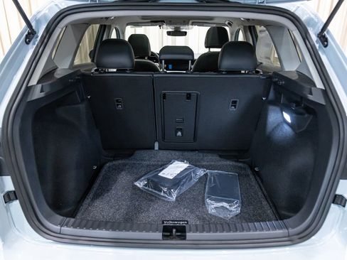 New 2026 Volkswagen Taos SE FWD image 24