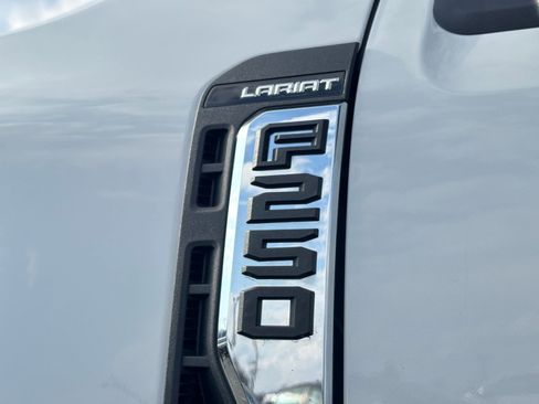 Used 2025 Ford F250 Lariat w/ Chrome Package image 13