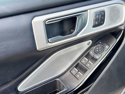 Used 2022 Ford Explorer Platinum w/ Equipment Group 601A image 18