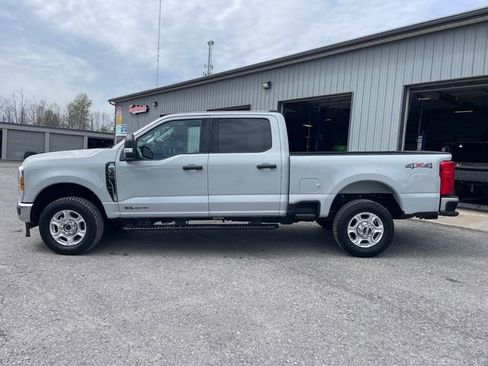Used 2025 Ford F350 XLT AWD/4WD image 4