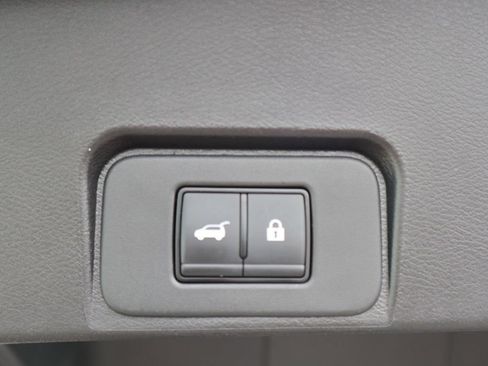 Certified 2025 Nissan Rogue SV AWD/4WD image 33