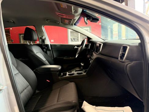 Used 2020 Kia Sportage LX FWD image 11