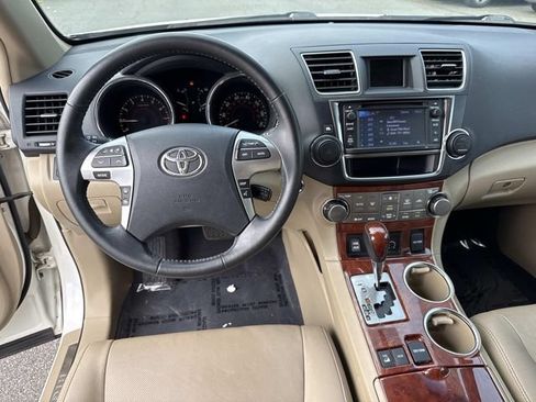 Used 2013 Toyota Highlander Limited AWD/4WD image 18