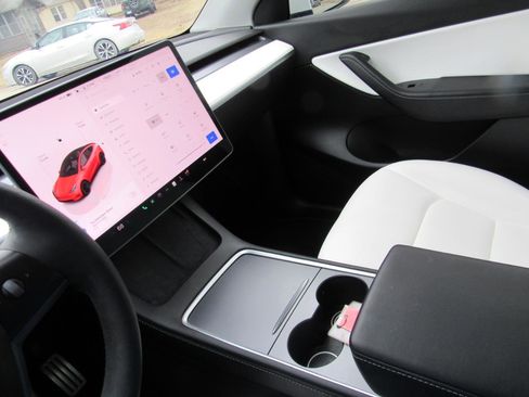 Used 2022 Tesla Model Y Performance image 20