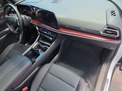 Used 2026 Chevrolet Traverse Z71 w/ Enhanced Driving Package AWD/4WD image 7