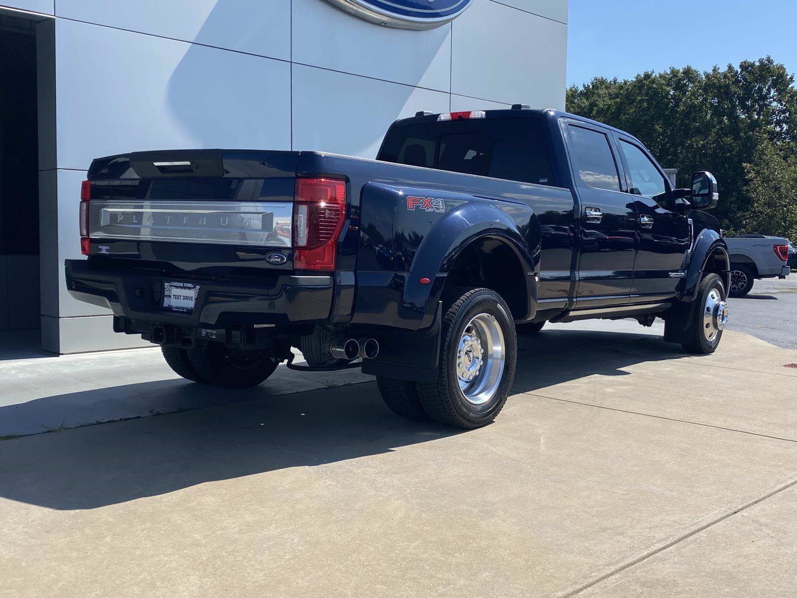 Used 2022 Ford F450 Platinum w/ FX4 Off-Road Package AWD/4WD image 4