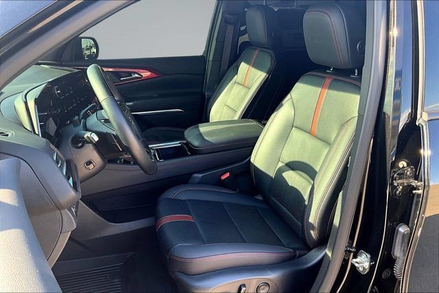 Used 2025 Chevrolet Traverse RS w/ LPO, Floor Liner Package FWD image 21