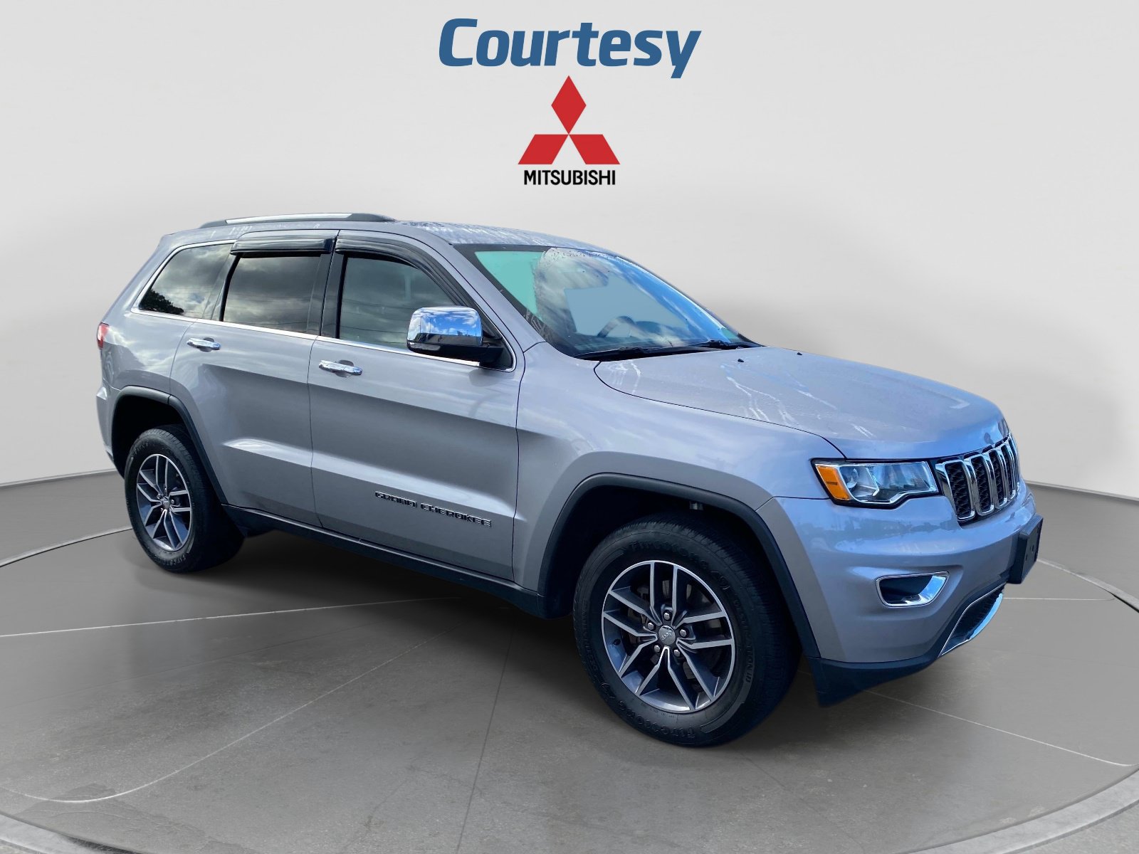 Used 2018 Jeep Grand Cherokee Limited AWD/4WD image 10