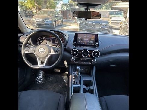 Used 2025 Nissan Sentra SR FWD image 5