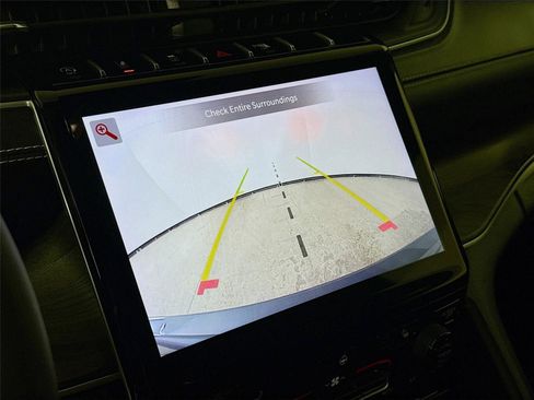 Used 2024 Jeep Grand Cherokee Limited image 14