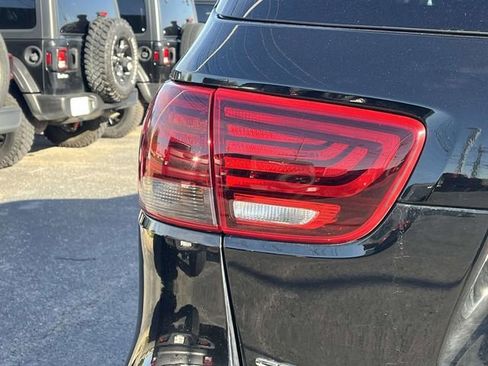 Used 2019 Kia Sorento LX image 10