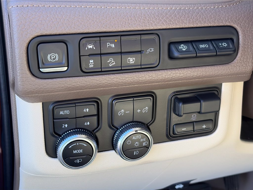 Used 2022 GMC Yukon Denali w/ Denali Ultimate Package AWD/4WD image 23