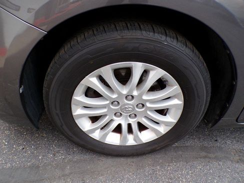 Used 2013 Toyota Sienna XLE FWD image 25