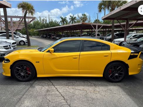 Used 2018 Dodge Charger R/T image 4