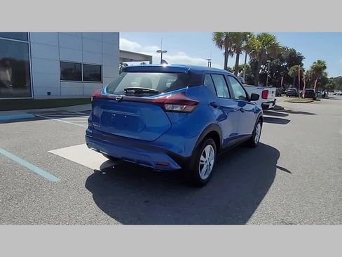 New 2025 Nissan Kicks Play S image 31