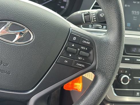 Used 2017 Hyundai Sonata SE w/ Winter Weather Package FWD image 18