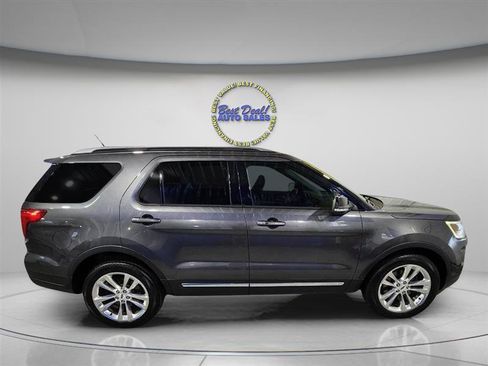 Used 2018 Ford Explorer XLT w/ Equipment Group 202A AWD/4WD image 7