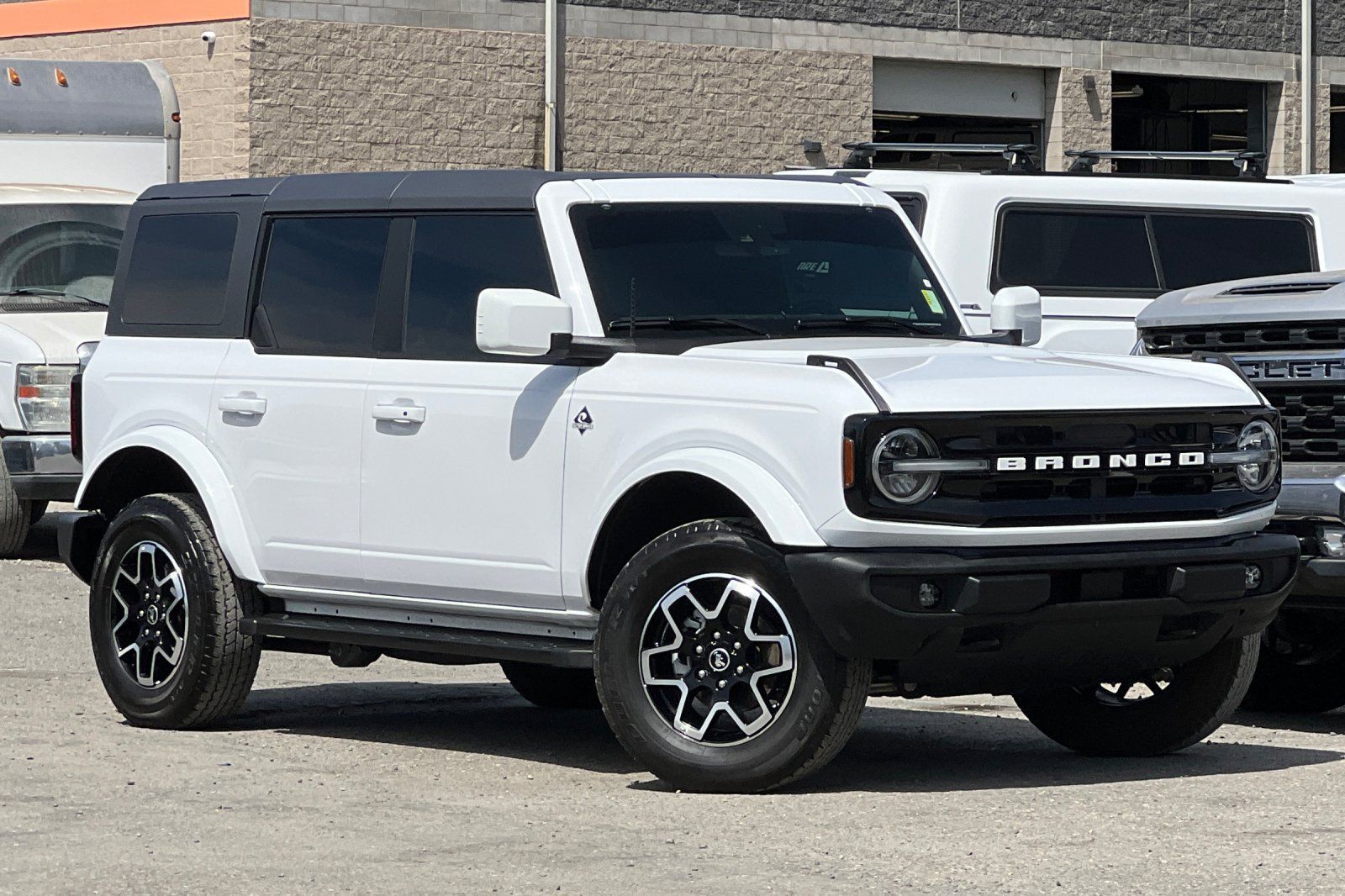 Certified 2024 Ford Bronco Outer Banks AWD/4WD image 2