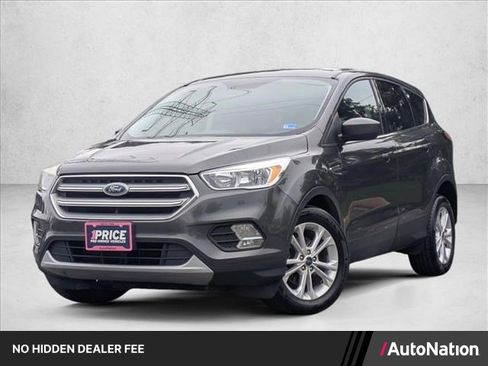 Used 2017 Ford Escape SE FWD image 1