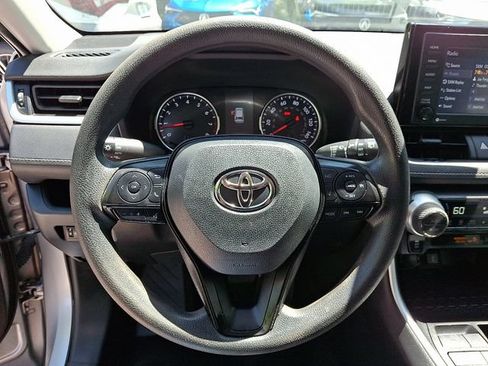 Used 2022 Toyota RAV4 XLE AWD/4WD image 18