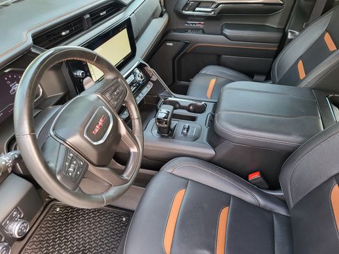 Used 2024 GMC Sierra 1500 AT4 w/ Technology Package AWD/4WD image 12