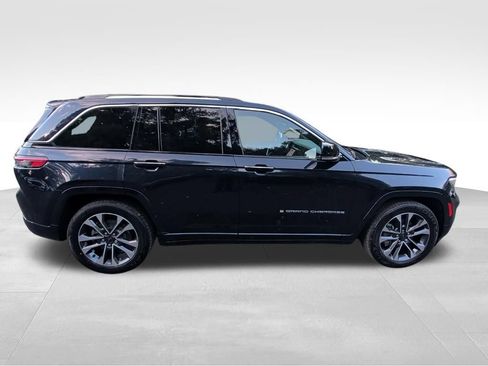 Used 2023 Jeep Grand Cherokee Overland w/ Luxury Tech Group IV AWD/4WD image 6