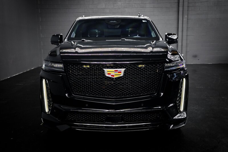 Used 2023 Cadillac Escalade ESV V w/ Heavy-Duty Trailer Package AWD/4WD image 2