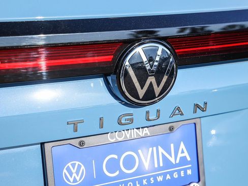 New 2025 Volkswagen Tiguan SE image 11