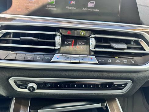 Used 2022 BMW X5 xDrive40i w/ Premium Package AWD/4WD image 22