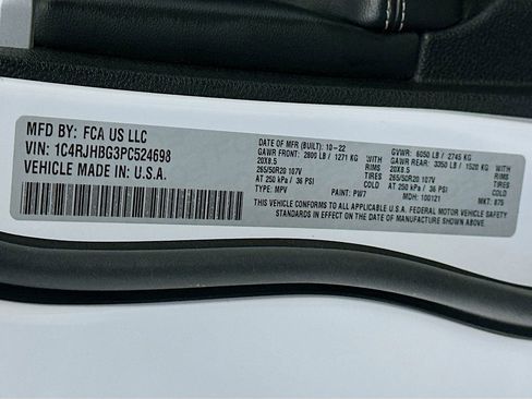 Used 2023 Jeep Grand Cherokee Limited w/ Black Appearance Package image 37