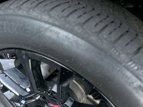 Used 2023 GMC Yukon XL Denali image 12