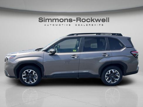 Used 2025 Subaru Forester Premium AWD/4WD image 2