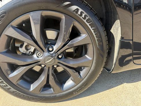 Used 2019 Chrysler Pacifica Touring-L Plus w/ Advanced Safetytec Group FWD image 15