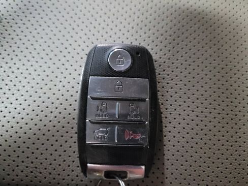 Used 2019 Kia Sedona EX FWD image 32
