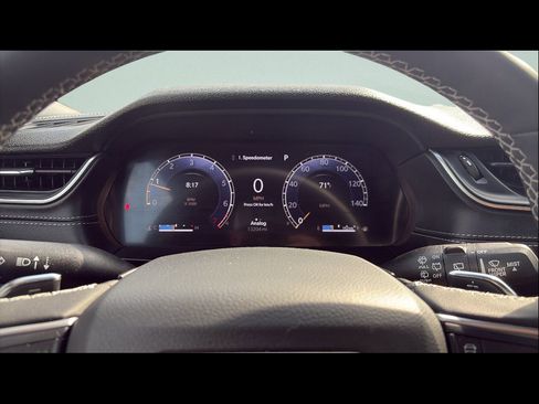 Used 2025 Jeep Grand Cherokee Altitude image 19