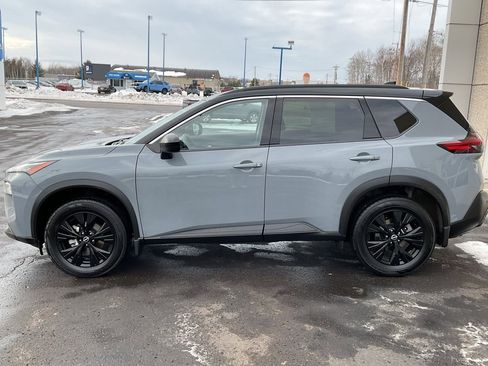 Used 2023 Nissan Rogue SV w/ SV Premium B Package image 8