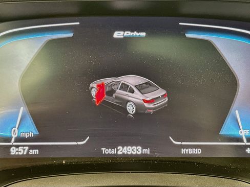 Used 2022 BMW 330e w/ Driving Assistance Package RWD image 18