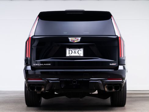 Used 2025 Cadillac Escalade ESV V AWD/4WD image 5