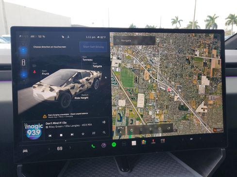 Used 2025 Tesla Cybertruck AWD Crew Cab image 9