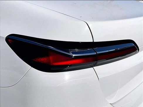 Used 2023 BMW 740i w/ Executive Package image 29