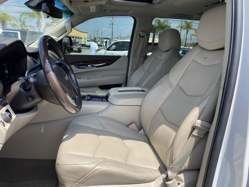 Used 2017 Cadillac Escalade ESV Premium Luxury RWD image 10