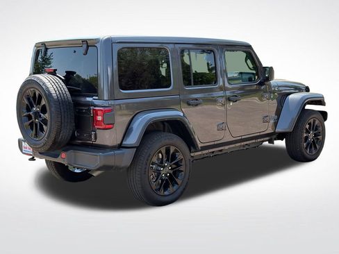 Used 2025 Jeep Wrangler Unlimited Sahara w/ Safety Group AWD/4WD image 6