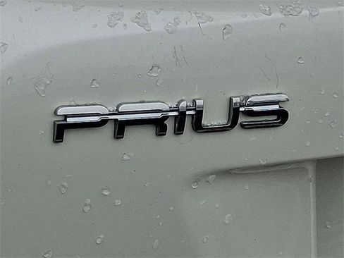 Certified 2017 Toyota Prius Four image 6