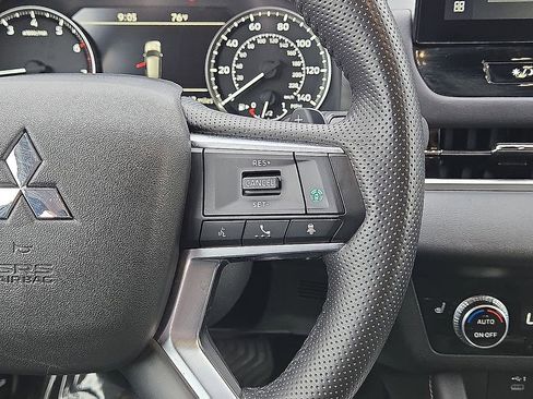 Used 2025 Mitsubishi Outlander SE FWD image 20